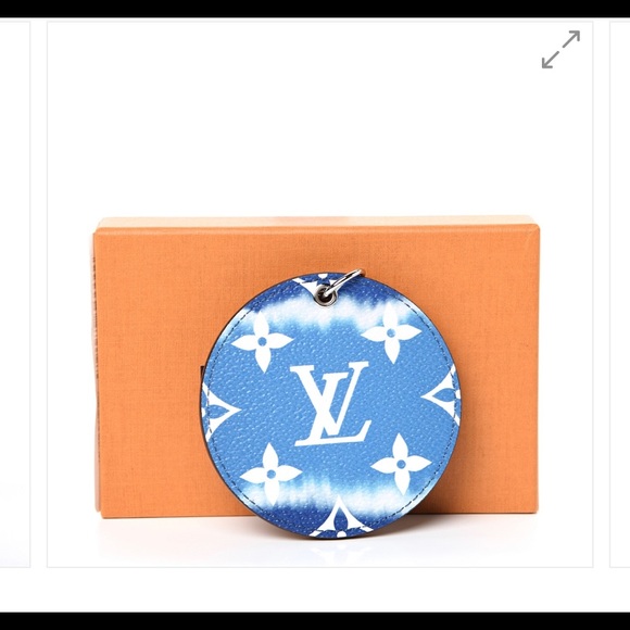 /traded/💯 LOUIS VUITTON
Monogram Escale Bag Charm Key Holder Blue Ombré Disc - Picture 8 of 14
